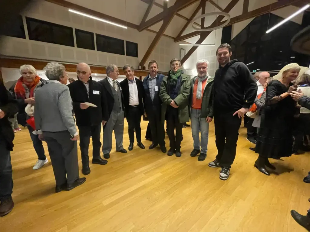 Adhérer / Soutenir Des membres du SDIP, des commerçants et le maire de Versailles réunis à Porchefontaine